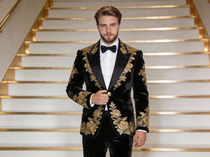 Costume 2 pièces en velours brodé pour homme, veste de smoking et pantalon à motifs floraux dorés, tenue de mariage et de scène - Product Image 3