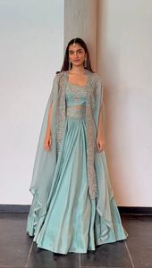 Lehenga Choli et Shrug en Soie de Créateur pour Mariage, avec Broderies de Fil et de Paillettes, Idéal pour les Soirées Hivernales - Product Image 5