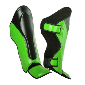 Espinillera de Fútbol Transpirable de Cuero PU con Carcasa Rígida y Espuma Interior Suave, Protección Profesional con Cierre de Velcro para Deportes de Adultos - Product Image 1