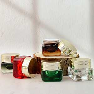 Vasetti di Lusso in Vetro Quadrati con Coperchi Dorati, Contenitori Cosmetici Ricaricabili per Skincare, Creme Viso e Balsamo Labbra - Product Image 2