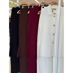 Ensemble en crêpe midi 10230 avec détail bouton doré et gilet – Accessoire de mode haut de gamme - Product Image 1