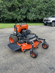 เครื่องตัดหญ้าแบบยืนขับ Kubota SZ26-52 ปี 2025 สำหรับงานพาณิชย์ ระบบ Zero Turn กำลัง 26 แรงม้า เครื่องยนต์เบนซิน V-twin ระบายความร้อนด้วยอากาศ พร้อมระบบหัวฉีด EFI สำหรับตัดหญ้า - Product Image 1