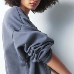 Nueva sudadera de poliéster/algodón de gran tamaño para mujer, venta al por mayor, peso pesado, 300g, decoración bordada de lana, diseño de hombro caído - Product Image 5