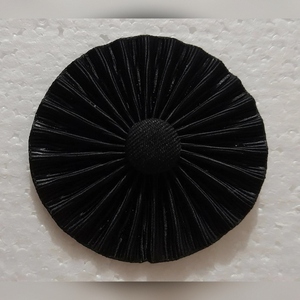 rosette blanche de la franc-maçonnerie. C'est un accessoire généralement utilisé pour remplacer ou décorer les tabliers et les écharpes maçonniques. - Product Image 2