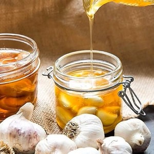 Honey Garlic Jar Natural Ingredient for Sauces Dishes and Daily Cooking - Product Image 1