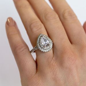 Anillo de compromiso de doble halo de diamante de corte pera para mujer - Product Image 2