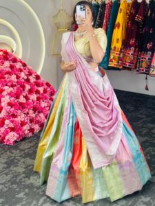 ชุดแต่งงานที่สวยงาม lehenga choli กับด้ายและลำดับการทำงาน - Product Image 2