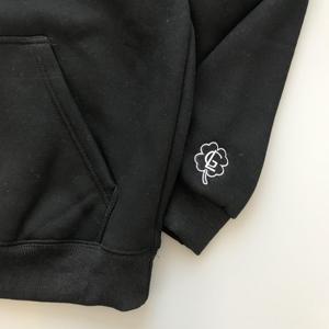 เสื้อฮู้ดดี้พิมพ์ลายปักแบบกำหนดเอง 350GSM สไตล์ทันสมัย ผ้าฝ้าย ใส่ได้ทั้งชายและหญิง ทรงโอเวอร์ไซส์ สวมใส่สบาย แฟชั่นฤดูใบไม้ร่วง - Product Image 4