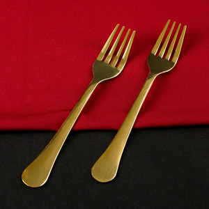 Tenedores de metal de estilo real Juego de tenedores de frutas chapados en oro de acero inoxidable con mango de diseño increíble Tabletop Fruit Piker - Product Image 1