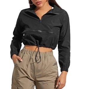 Veste coupe-vent pour femme à demi-zip avec cordon de serrage sur le bas, personnalisable, noire, courte, en gros - Product Image 6