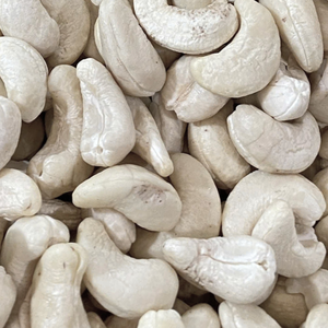 Fournisseur de confiance Noix de cajou crues de qualité W320 Vietnam de Santigo Comestibles de haute qualité Durée de conservation de 24 mois - Product Image 1