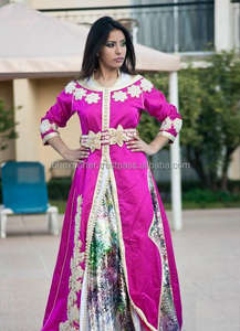 Caftán de dos piezas con tela estampada y de seda con parche bordado que funciona con cinturón de nuevo estilo - Product Image 2