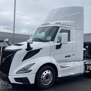 Camion semi-remorque avec cabine Vol_VO VNL64T 300 VNL64T300 d'occasion SUPER ABORDABLE, modèles 2022, 2023, 2024 - Product Image 2