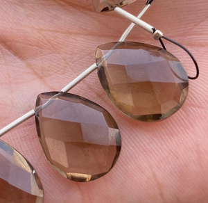 Quartz fumé naturel poire à facettes pierre précieuse en vrac qualité AAA pierres précieuses en gros fabrication de bijoux - Product Image 1