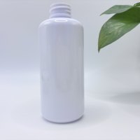 Bouteilles en PET blanches brillantes personnalisées en gros de 100/250 ml : contenants polyvalents pour les soins de la peau et les soins quotidiens pour l'emballage de marque