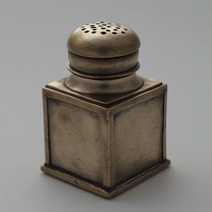 Molino de pimienta y coctelera de latón Vintage con acabado de bronce de pátina hecho a mano artesanal Diseñado para interiores de comedor decorativos - Product Image 5