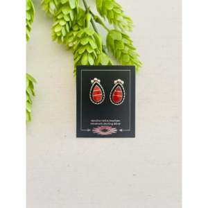Boucles d'oreilles pendantes Zuni faites à la main en corail et argent sterling avec incrustation Shadowbox - Product Image 1