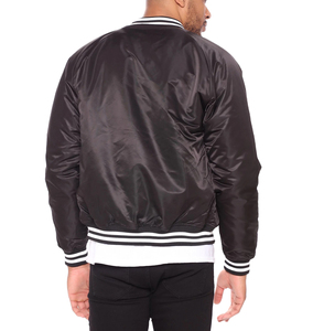 Chaqueta universitaria de satén negro para hombre, abrigo Bomber brillante, ropa de calle de estilo béisbol clásico, prendas de vestir exteriores de moda con puños a rayas - Product Image 2