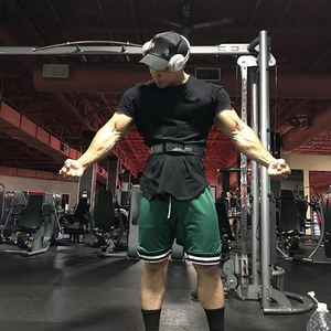 กางเกงขาสั้นกีฬาสำหรับผู้ชายกางเกงขาสั้นลายตาข่ายสีพื้นสำหรับวิ่งและบาสเก็ตบอล - Product Image 3