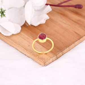 Anillo Boho Minimalista Clásico Hecho a Mano en Plata de Ley 925 con Turmalina Rosa Natural y Baño de Oro Amarillo para Aniversario de Mujer - Product Image 4