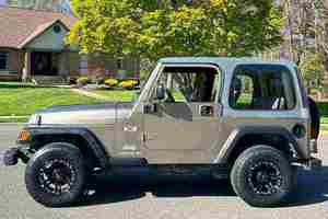 2024 X 4x4 Volante a la Izquierda Asientos de Cuero Sin Reserva Transmisión Manual de 5 Velocidades Motor de 6 Cilindros y 4.0 Litros Trasero Mayormente sin Modificaciones - Product Image 4