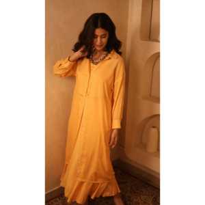 ชุดกระโปรงทรงตรงลายทางสีเหลืองอำพันพร้อมเสื้อเชิ้ตตัวยาว (ชุด 3 ชิ้น) - Product Image 2