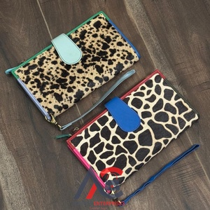 กระเป๋าสตางค์ผู้หญิงหนังพิมพ์ลายสัตว์รีไซเคิลคุณภาพสูงจากนักออกแบบใหม่บัตรเครดิตบัตรเอทีเอ็มกระเป๋าสตางค์แบบสองพับพร้อมสายคล้องข้อมือสำหรับผู้หญิง - Product Image 1