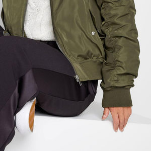 Chaqueta Bomber de Satén para Mujer Más Vendida, con Relleno de Algodón, Transpirable, para la Temporada de Invierno, Directamente del Fabricante de Pakistán - Product Image 6