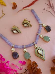 Conjunto de Collar y Aretes de Alta Calidad con Baño de Oro y Diseño de Tres Capas con Piedras, Colección para Bodas para Mujer - Product Image 2