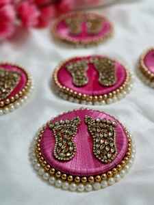 Kundan Stone laxmi charan Paduka เท้าเทพธิดาทำด้วยมือ Mata RANI Feet สำหรับ Diwali pooja ของตกแต่งบ้านดูอบอุ่น - Product Image 5