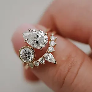 VVS-D anello di fidanzamento con diamante Moissanite taglio a pera e taglio rotondo Set 14K oro giallo due pietre accento fede nuziale regalo dichiarazione