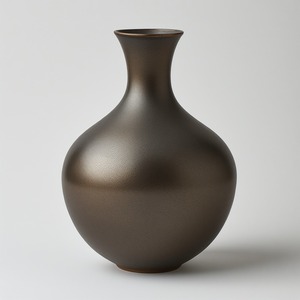 Luxury Inspired Metal <b>Vase</b> Featuring Antique Look Perfect For Elegant Flower Styling And Seasonal Interior Decoration Displays - Product Image 5
