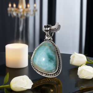 Collar con colgante de plata de ley 925 hecho a mano para mujer con cabujón Irregular de Larimar Natural, joyería de piedras preciosas semipreciosas - Product Image 1