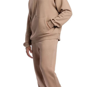 Chándal ligero para hombre para uso diario, diseñado para un estilo casual. Chándal urbano para hombre que ofrece un estilo relajado. - Product Image 3