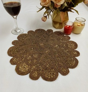 แผ่นรองแก้วปักลายดอกไม้คลาสสิกสุดหรู ดีไซน์ใหม่ล่าสุด เป็นมิตรกับสิ่งแวดล้อม ทำด้วยมือ ประดับด้วยลูกปัด สีชมพูอ่อน หลายสี คุณภาพสูง ขนาด 4 นิ้ว - Product Image 2