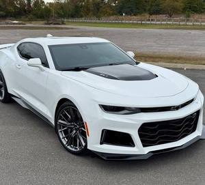 Camaro ZL1 Sedán 2024 Blanco Premium Usado, Tracción Trasera, Volante a la Izquierda, Interior Oscuro, Llantas de Aleación, Asientos de Cuero, Paquete de Potencia, Automático - Product Image 2