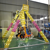 Manège Nova Rides Mini Frisbee Swing, Petit manège pendulaire pour 6 personnes, en acier et fibre de verre SP-CG, pour centres commerciaux intérieurs