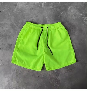 Shorts pour hommes de qualité supérieure, confortables, unis, avec logo personnalisé, légers, à séchage rapide et respirants - Product Image 3