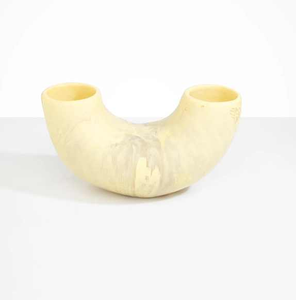 Vase artisanal moderne en résine verte à double tube, imperméable et écologique, décoratif pour Noël, mariages, en provenance d'Inde - Product Image 3