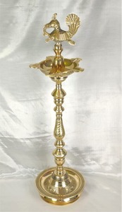 Venta de proveedor indio Latón Pavo real Mahabharat Diya Lámpara de aceite Kerala Latón profundo Aceite de pie Diya - Product Image 6