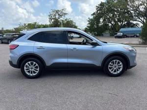 Ford Escape SE 4dr SUV AWD 2022 perfectamente usado - Product Image 2