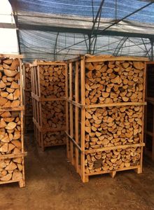 Organic Sun Dried Split Oak Hardwood <b>Logs</b> 25-33 cm Diameter 8-15 cm 24 Months Shelf Life - Product Image 3