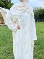 Abaya blanche légère et élégante avec broderie de fleurs et de papillons, longue robe musulmane pour femmes, nouveauté 2025