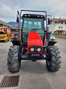 บริษัทจำหน่ายรถแทรกเตอร์ Massey Ferguson 8495 รุ่น 85 แรงม้า สีแดง พร้อมห้องโดยสารและเครื่องยนต์ที่มองเห็นได้ - Product Image 5