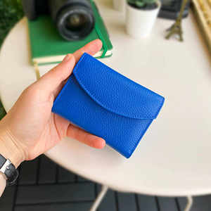 Portefeuille moderne en cuir véritable bleu pour hommes, carte personnalisée et produit haut de gamme élégant fabriqué en Turquie - Product Image 1