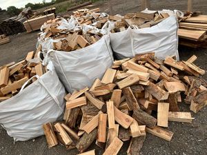 High-Quality Kiln Dried Split Firewood Oak Stacks Bulk <b>Pallets</b> and Bags Custom Brand OEM ODM Service - Product Image 3