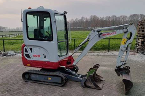 Excavadora de cadenas Takeuchi TB216 con motor diésel, cabina abierta ROPS, cucharón de enganche rápido, alta potencia de excavación, 5 toneladas, para uso agrícola y de construcción - Product Image 1