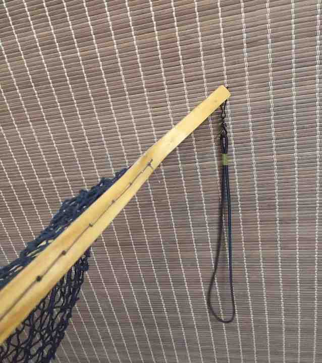 High Quality Customize Wooden Fly Fishing Trout  Net with Mesh Net and Long Elastic Hanging Hook
