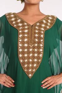 Caftans islamiques brodés en georgette verte - Product Image 4