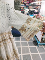 Robe courte de plage pour femme, style féminin et coquin, imprimé tribal et dentelle, avec broderies miroir et col à pompons